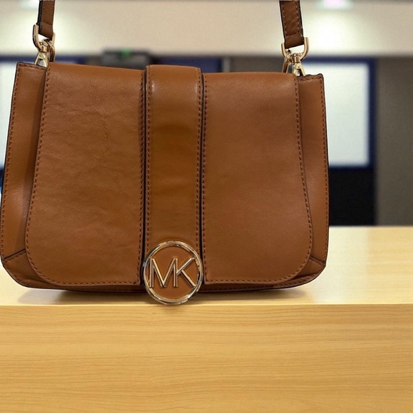 Michael Kors Handbags - Classic Michael Kors Leather Purse